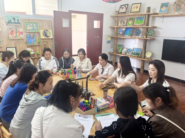 幼儿教师培训活动在高场镇中心幼儿园召开pg电子入口叙州区高场学校2025春期(图2)